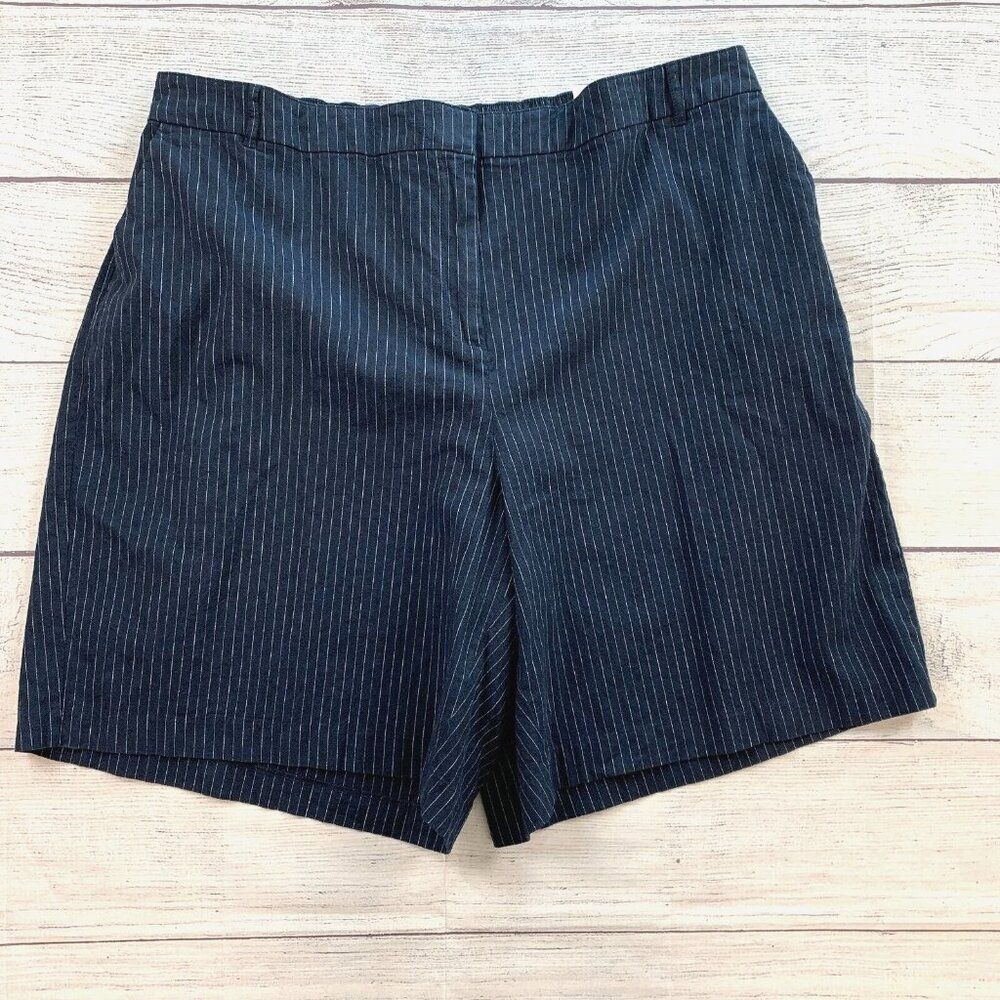 Lane Bryant Shorts sz 24 Plus Pull on Navy Pinstripe Shorts Inseam 9.5" New NWT
